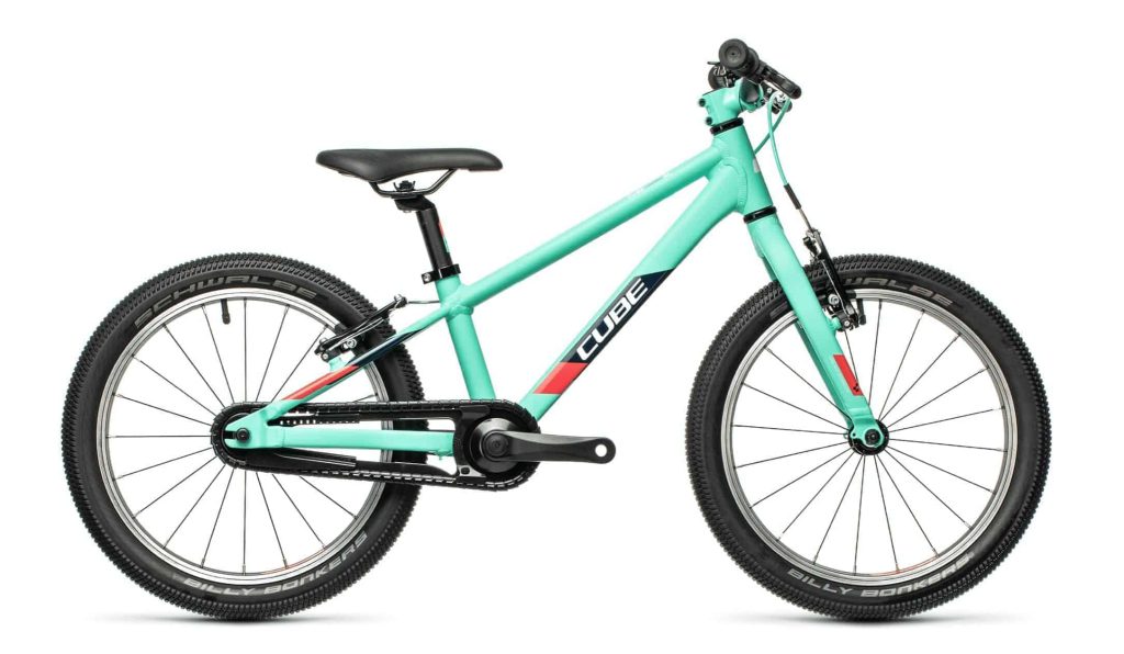 Kinderfiets van Cube in mintgroen, ideaal voor eerste fietstochten en avonturen.