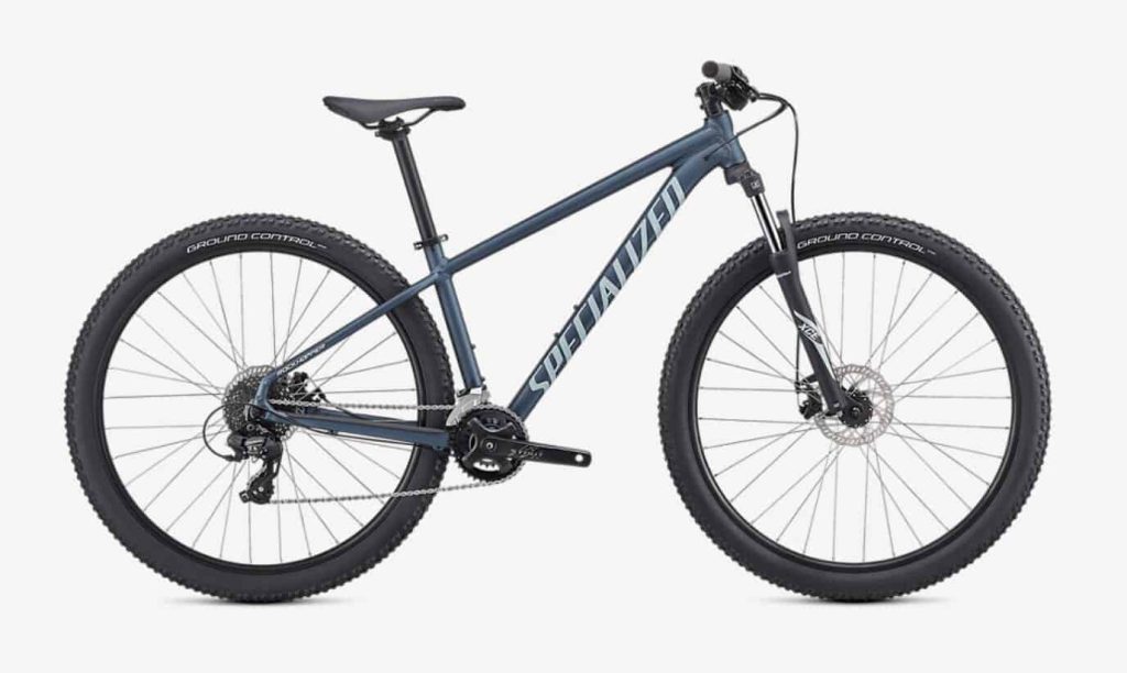 Mountainbike von Specialized mit robustem Rahmen und breiten Reifen für Offroad-Abenteuer.