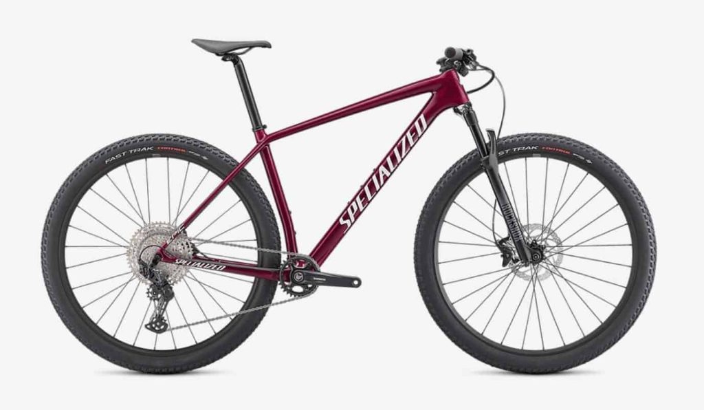 Rotes Mountainbike von Specialized mit Scheibenbremsen und dicken Reifen. Ideal für Trails.