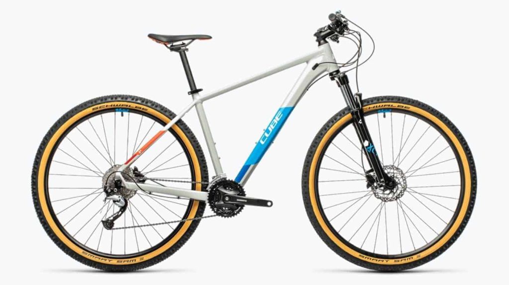 Mountainbike von Cube mit breiten Reifen, ideal für den Wintersport in Königsleiten.