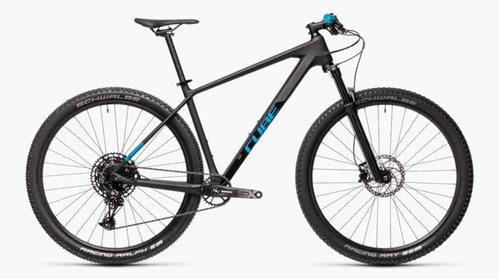 Ein hochwertiges Mountainbike mit modernem Design und leistungsstarker Ausstattung.