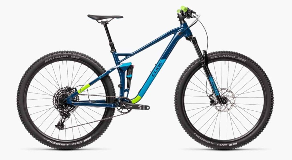 Mountainbike der Marke Cube in Blau-Grün mit breiten Reifen und moderner Ausstattung.