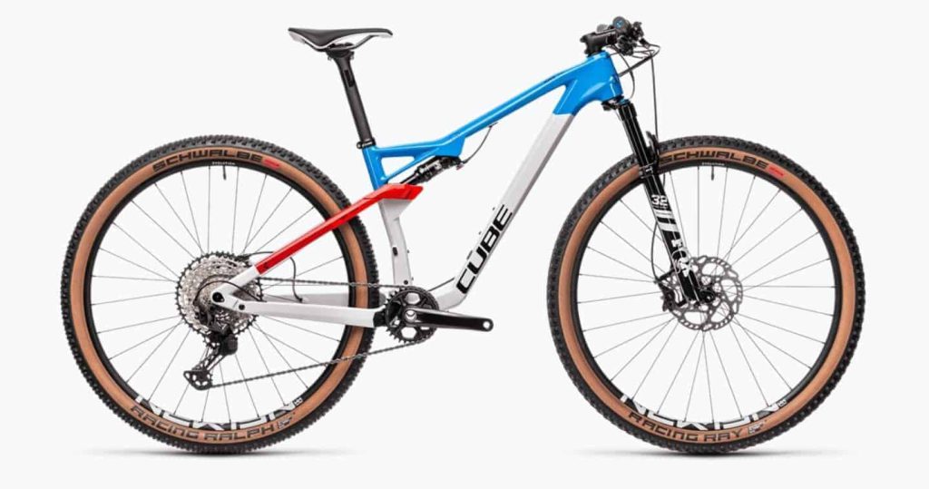 Mountainbike der Marke CUBE mit modernem Design und hochwertigen Komponenten.